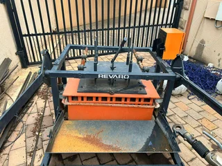 Bricking making machine