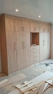 Built-in kitchens and wardrobes