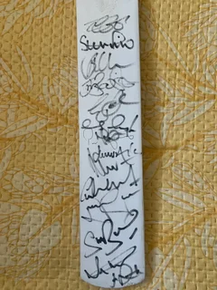 2015-2016 signed cricket bat from England’s national team