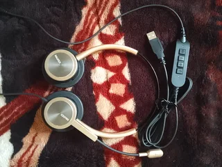 Headset - Ad posted by Thuthukani Mbhansini