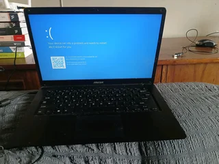 Black mecer laptop