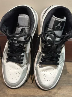 Nike air Jordan 1 Retro “Light Smokey grey”