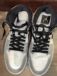 Nike air Jordan 1 Retro “Light Smokey grey”