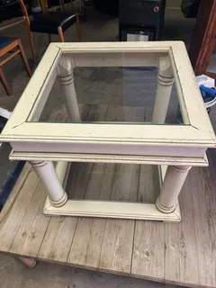 Elegant Vintage-Style Glass Display Table / Side Table