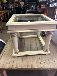 Elegant Vintage-Style Glass Display Table / Side Table