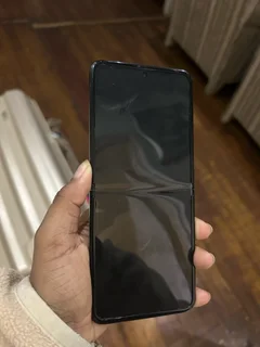 Broken Samsung z flip 3