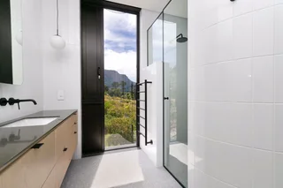 Secure/gated living property to rent