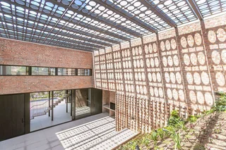 Secure/gated living property to rent