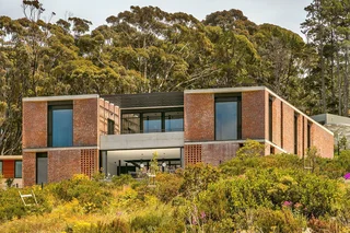 Secure/gated living property to rent