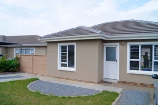 2 Bedroom house to rent in Gonubie PalmsPam Golding properties