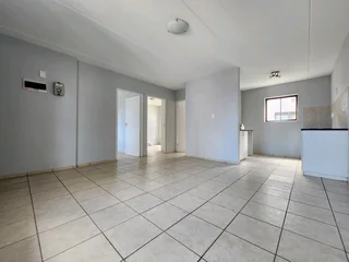 *REDUCED* 2 Bedroom Apartment To Rent in Parklands East