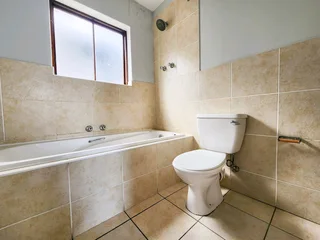 *REDUCED* 2 Bedroom Apartment To Rent in Parklands East