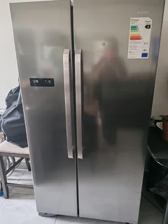 Side by side fridge freezer