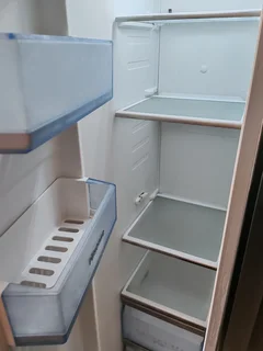 Side by side fridge freezer