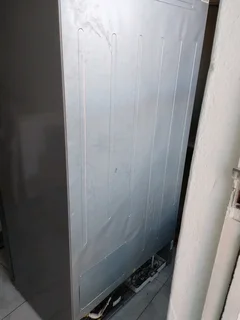 Side by side fridge freezer