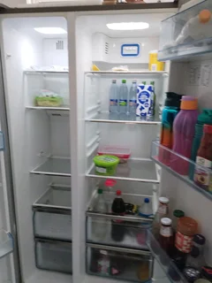 Side by side fridge freezer