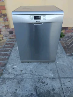 Immaculate metallic Smeg dishwasher with delivery