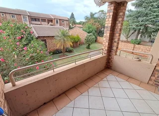 2 Bedroom Apartment in Die Hoewes