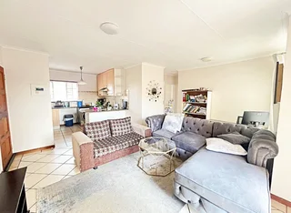 2 Bedroom Apartment in Die Hoewes