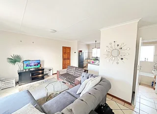 2 Bedroom Apartment in Die Hoewes