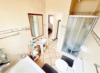 2 Bedroom Apartment in Die Hoewes