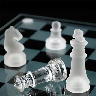 Medium 32 Pieces Of Glass Chess Set GCS01