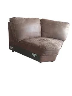 Comfortable suede corner vouche