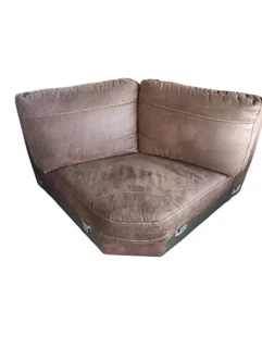 Comfortable suede corner vouche