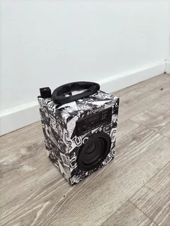 Polaroid punk Bluetooth speaker, barely used brand new condition.