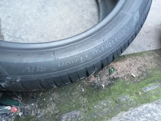 2X 275/40/R21 HANKOOK TYRES 98%THREAD LIFE CALL NATAL 0688190717