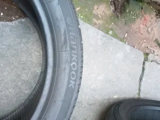 2X 275/40/R21 HANKOOK TYRES 98%THREAD LIFE CALL NATAL 0688190717