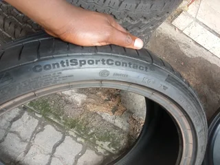 2x 235/35/R19 CONTINENTAL NORMAL TYRES 90%THRRAD LIFE CALL NATAL 0688190717