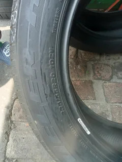 2x 235/55/R20 BRIDGESTONE DUELER TYRES 98%THREAD LIFE CALL NATAL 0688190717