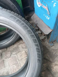 2x 235/55/R20 BRIDGESTONE DUELER TYRES 98%THREAD LIFE CALL NATAL 0688190717