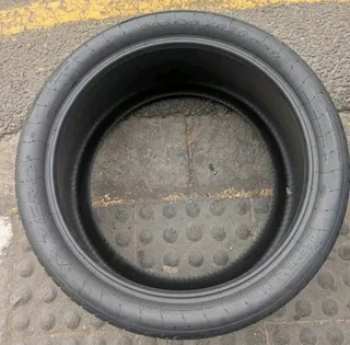 305/30/R20 PIRELLI P ZERO TYRES 95%THREAD LIFE CALL NATAL 0688190717