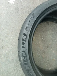 2X 255/35/R19 MICHELIN PILOT SPORT 4 S TYRES CALL NATAL 0688190717