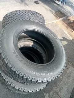 2x 265/65/r17 Continental Cross Contact Tyres 85%thread Call Natal