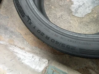 2x 255/40/R20 CONTINENTAL NORMAL TYRES 90%THREAD LIFE CALL NATAL 0688190717