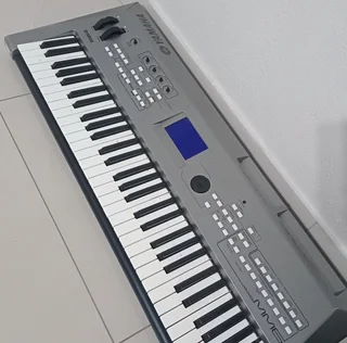 Yamaha Keyboard with AMP speaker