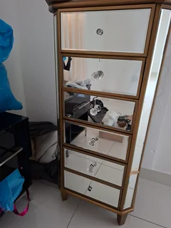 Mirror cabinet