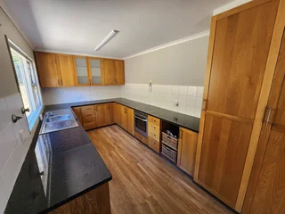 Solid, Spacious &amp; Comfortably Positioned on the Mountainside in Fish Hoek