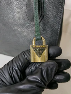 PRE OWNED MICHAEL KORS HANDBAG