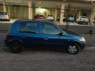 2004 Renault Clio Hatchback