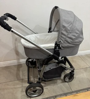 Double Trouble Comfort Delux – Single Pram + Carrycot | excellent Condition | 2023 Purchase