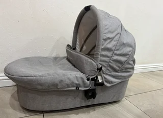 DOUBLE TROUBLE COMFORT DELUX – SINGLE PRAM &#43; CARRYCOT | Excellent condition | 2023 purchase