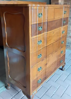 Chest of draws, Imbuia immaculate condition.