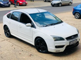 2005 Ford Focus Hatchback