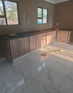 I AM SERVICES (PTY) LTD  /  DAVES HANDY GUY (PTY)  PRO ,SKILLS, SERVICES  /  SERVING  /  SINCE 2004