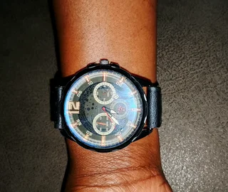 Men&#39;s fashionable watch