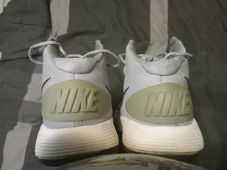 2nd hand nike shoes